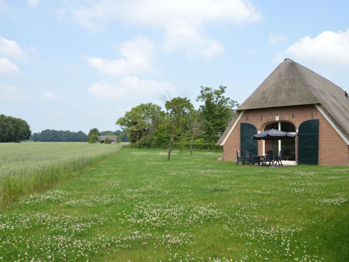 Staying In A Thatched Barn With Box Bed Beautiful View Region Achterhoek Geesteren  Extérieur photo