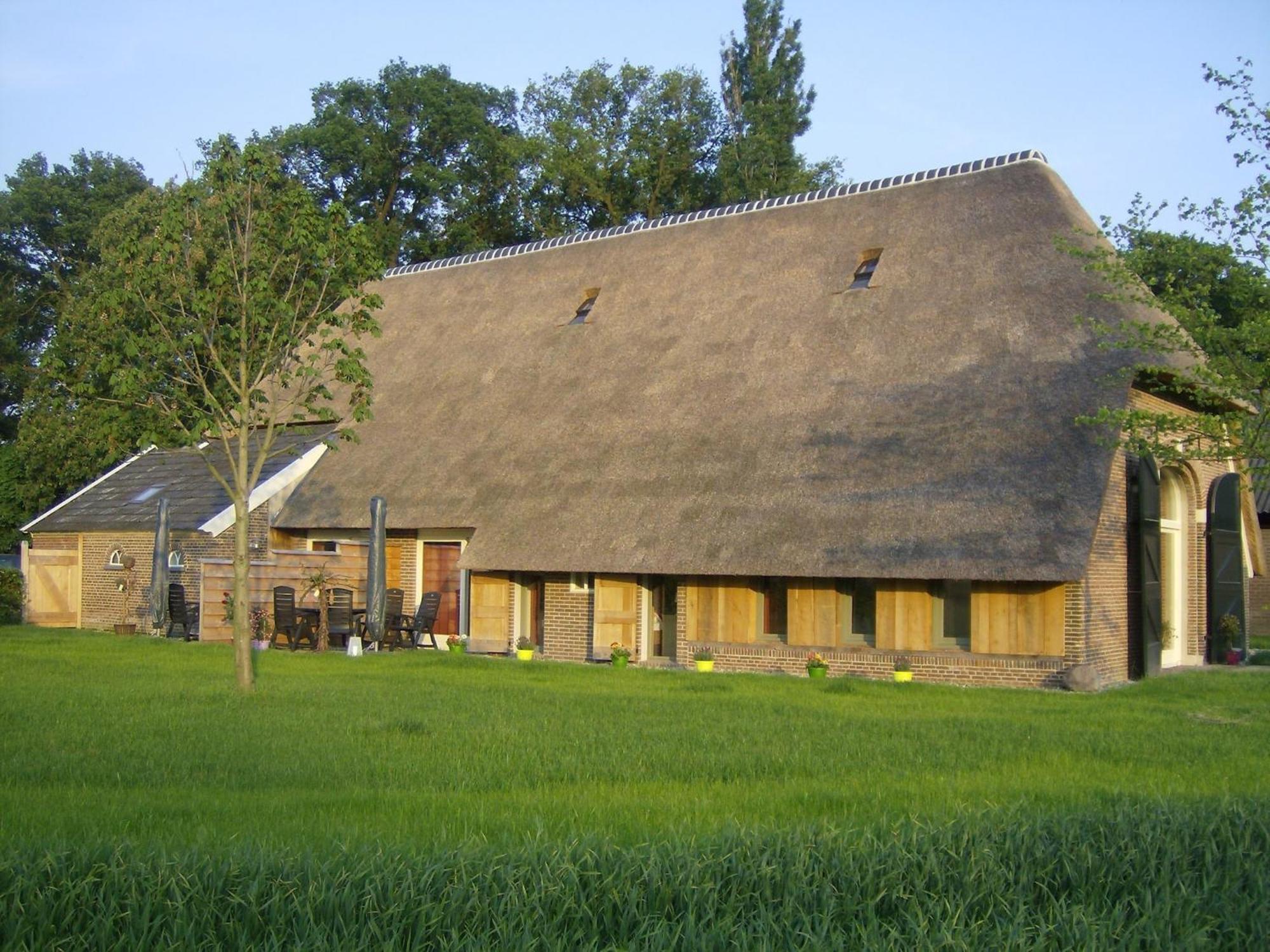 Staying In A Thatched Barn With Box Bed Beautiful View Region Achterhoek Geesteren  Extérieur photo